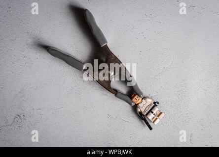 Saint Charles, Missouri USA 7-8-2019 : La raison pour laquelle storm troopers sont de si mauvaise humeur. Maux de tête dans le collier illustration. Banque D'Images