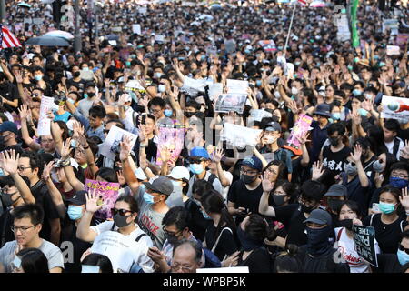 Hong Kong, Chine. 8Th Sep 2019. Hong Kong manifestants manifestation en soutien d'un projet de loi nous le Hong Kong pour les droits de l'homme et de la démocratie. Dans le centre de Hong Kong le 8 septembre 2019. Crédit : David Coulson/Alamy Live News Banque D'Images