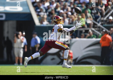 Philadelphia, États-Unis. 05Th Sep 2019. Redskins de Washington le receveur Terry McLaurin (17) attrape la balle pour un touché au cours de la première moitié contre les Philadelphia Eagles à Lincoln Financial Field à Philadelphie le 8 septembre 2019. Photo par Derik Hamilton/UPI UPI : Crédit/Alamy Live News Banque D'Images