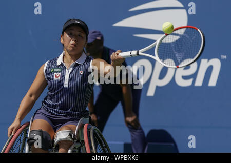 Kamiji yui, du Japon, renvoie un coup de Diede De Groot, des Pays-Bas dans leur match de championnat à l'US Open 2019 Tennis Championships à l'USTA Billie Jean King National Tennis Center le Dimanche, Septembre 8, 2019 à New York. Photo par Ray Stubblebine/UPI Banque D'Images