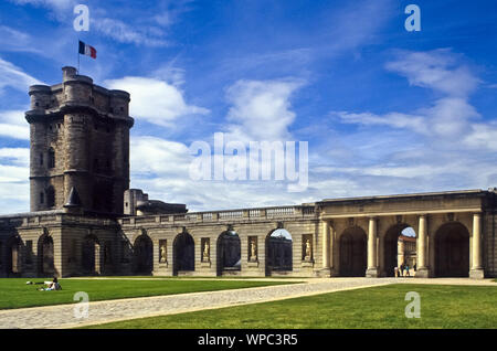 Das Schloss an der östlichen Vincennes en am Rand von Paris gelegenen Stadt ist neben dem Louvre Vincennes eines der bedeutendsten Schlösser in der Gesch Banque D'Images