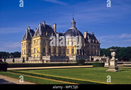 Das Schloss Vaux-le-Vicomte im Französischen Maincy, bei Melun im Département Seine-et-Marne (région Île-de-France) und sein Park wurden in den Jahren Banque D'Images