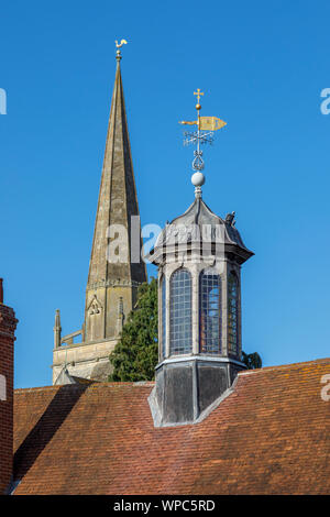Lanterne sur le toit d'hospices et longue allée spire de St Helen's Church, Abingdon-on-Thames, Oxfordshire, au sud-est de l'Angleterre, Royaume-Uni Banque D'Images