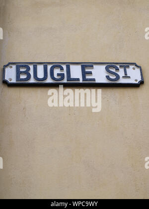 L'affichage dans la rue rue Southampton, Hampshire Bugle, England, UK Banque D'Images