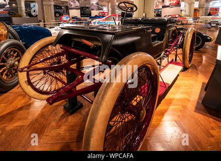 Dearborn, MI, USA - Mars 2019 - Le concours 1901 une piste ovale de Ford voiture de course présentés dans le Henry Ford Museum of American Innovation. Banque D'Images