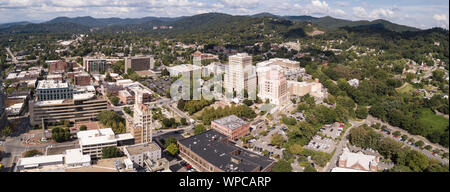 Vue panoramique aérienne du centre-ville d'Asheville, en Caroline du Nord, USA. Banque D'Images