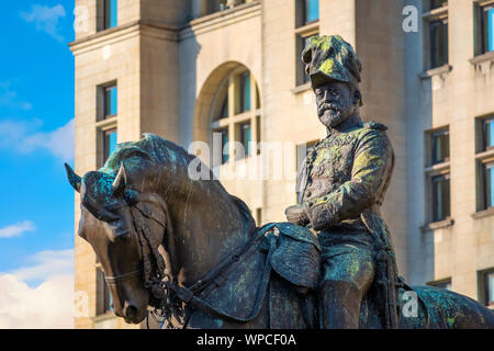 Liverpool, Royaume-Uni - 17 mai 2018 : Monument du roi Édouard VII par Sir William Goscombe John, à l'origine situé à St George's Hall mais sur un granit de Bronze Banque D'Images