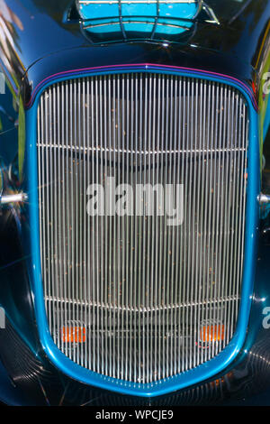 Au cours d'une hot rod & antique car voir ce véhicule a été l'un des nombreux sur l'affichage que les gens ont pu voir et poser des questions des propriétaires. Banque D'Images