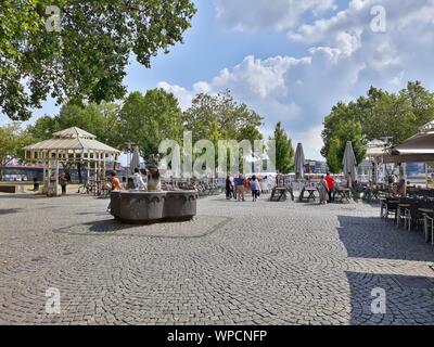 Voir l'historique de l'ancienne place du marché de poissons dans la vieille ville sur le Rhin en été en Allemagne / Cologne 2019. Banque D'Images