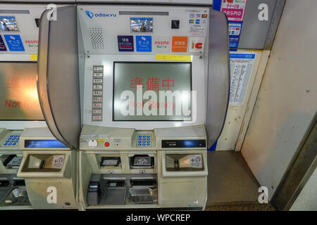 Kanagawa, Japon. 9 septembre 2019. Hors service ticket machine à Fujisawa Odakyu gare dans la préfecture de Kanagawa. Après le typhon nr.15 "Faxai" a frappé le Japon entre la nuit du 8 et le matin du 9 septembre, avec des vents soufflant jusqu'à 210 km/h, la plupart des services ferroviaires en direction de la capitale ont été arrêtés en raison de la suite. L'un des typhons les plus puissants à frapper la capitale japonaise depuis des années, Faxai a atteint les côtes de la préfecture de Chiba, à l'Est de Tokyo, le lundi avant l'aube, après le passage dans la baie de Tokyo. Credit : AFLO Co.,Ltd/Alamy Live News Banque D'Images