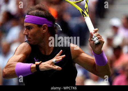 New York, États-Unis. 05Th Sep 2019. Flushing Meadows, New York, United States - 8 septembre 2019. Rafael Nadal de l'Espagne en action contre Daniil Medvedev dans la finale chez les hommes à l'US Open aujourd'hui. Crédit : Adam Stoltman/Alamy Live News Banque D'Images