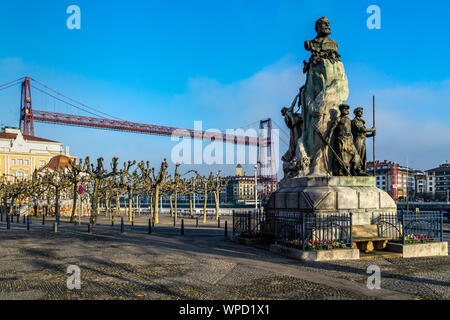 L'imposante structure en fer du pont Vizcaya (Puente Colgante) vue de la Plaza del Solar, Bilbao, Pays Basque, Espagne Banque D'Images