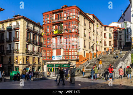 Bâtiments de style traditionnel basque dans la vieille ville de Bilbao en savoir le Casco Viejo. Bilbao, Pays Basque, Espagne, janvier 2019 Banque D'Images