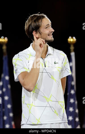 New York, USA. Sep 8, 2019. Daniil Medvedev de la Russie au cours de la cérémonie de remise des gestes après le match final du tournoi entre Rafael Nadal de l'Espagne et Daniel Medvedev de la Russie à l'US Open 2019 à New York, aux États-Unis, le 8 septembre 2019. Credit : Muzi Li/Xinhua/Alamy Live News Banque D'Images