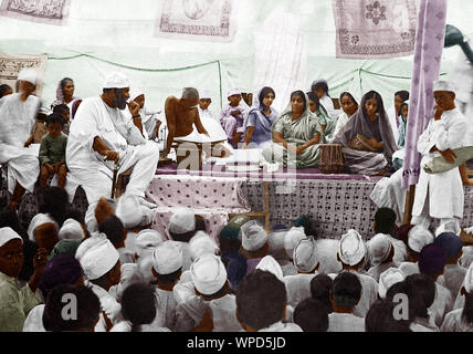 Mahatma Gandhi et Shaukat Ali et Sarojini Naidu, réunion publique, Bombay, Mumbai, Maharashtra, Inde, Asie, 1926, ancienne image vintage 1900s Banque D'Images