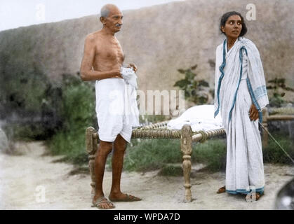 Mahatma Gandhi et le Dr Sushila Nayar à Utmanzai, Pakistan, 9 octobre 1938, ancienne image du millésime 1900 Banque D'Images