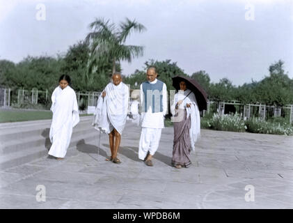 Sushila Nayar, le Mahatma Gandhi et d'autres marchant, New Delhi, Inde, Asie, 7 avril 1939 Banque D'Images