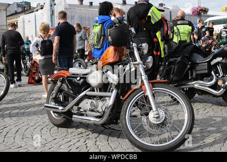 Les motos garées en Mäntä Messut bike show Mansen (Tampere juste piston en anglais), Tampere, Finlande Banque D'Images