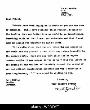 Lettre dactylographiée et signée du Mahatma Gandhi à Adolf Hitler, 23 juillet 1939 vieille lettre des années 1900 Banque D'Images
