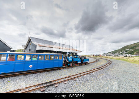 Près de train à vapeur de dolgellau Barmouth Gwynedd Mid Wales Banque D'Images