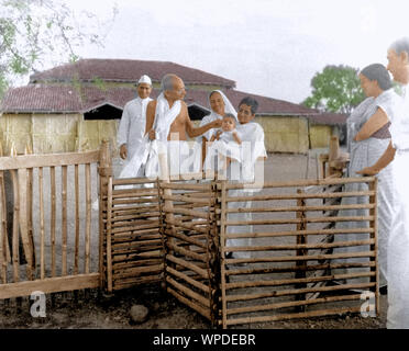 Mahatma Gandhi, Jankidevi Amtus Bajaj et Salam avec enfant, Wardha, Maharashtra, Inde, Asie, 1941 Banque D'Images