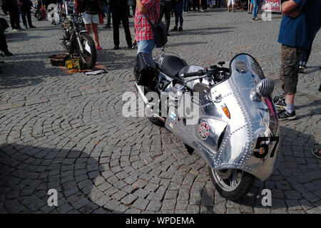 Moto Guzzi moto de course au motorcycle show Mansen Mäntä Messut (Tampere juste en anglais) piston Banque D'Images