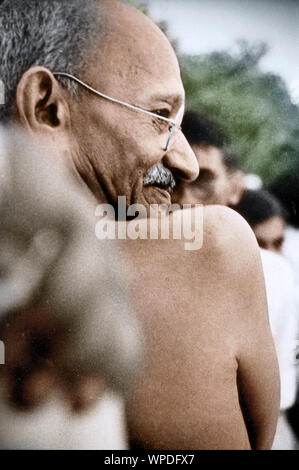 Mahatma Gandhi à la réunion de prière du soir, Bombay, Mumbai, Maharashtra, Inde, Asie, Mai 1944 Banque D'Images