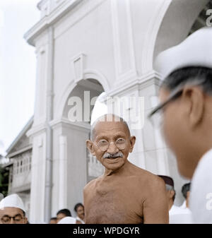 Mahatma Gandhi à la réunion de prière publique, Rungta House, Mumbai, Maharashtra, Inde, Asie, Septembre 1944 Banque D'Images