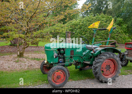 Rusty Vert Rouge 1959 Schlepper Deutz D15 Luftgekuhlt tracteur modèle île de Bute Ecosse Royaume-Uni le passager avant gauche côté voir l'o Banque D'Images