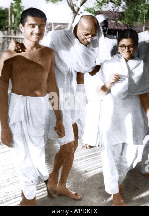 Kanu Gandhi, le Mahatma Gandhi et Abha Gandhi, Inde, 1945 Banque D'Images