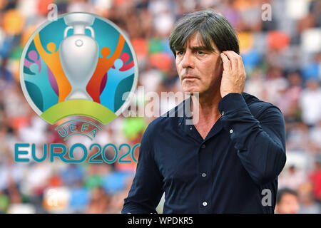 Udine, Italie. 07Th Nov, 2019. L'ASSEMBLÉE GÉNÉRALE PHOTO : entraîneur fédéral Joachim LOEW Jogi, faible (GER) en face de l'Euro 2020, EURO 2020 logo, championnat d'Europe, archive photo : entraîneur fédéral Joachim LOEW Jogi, LâA W (GER), le geste, la seule image, une seule image, portrait, portraits, portraits. Espagne (ESP) - Allemagne (GER) 2-1, au 30.06.2019 Stadio Friuli Udine. Football U-21, finale du Championnat d'Europe de l'UEFA Sous21 en Italie/SanMarino à partir de 16.-30.06.2019. Utilisation dans le monde entier | Credit : dpa/Alamy Live News Banque D'Images