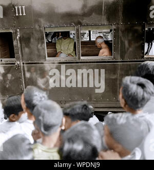 Mahatma Gandhi avec Khan Abdul Ghaffar Khan dans le compartiment de train, en Inde, en Asie, en mai 1946 Banque D'Images