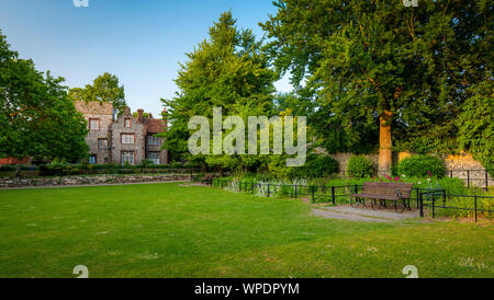 La Tour Chambre Westgate Gardens ; un joli parc public à Canterbury, Kent. Banque D'Images