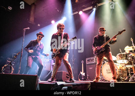 Oslo, Norvège. Août 28th, 2019. Le groupe de rock américain Eels effectue un concert live de la Rockefeller à Oslo. Ici chanteur, auteur-compositeur et musicien, Mark Oliver Everett (L) est vu en direct sur scène. (Photo crédit : Gonzales Photo - Terje Dokken). Banque D'Images