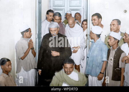 Mahatma Gandhi, le Dr Sushila Nayar Maulana Azad Abul Kalam entrant prix, Inde, Asie, 1946 Banque D'Images