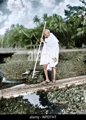 Le Mahatma Gandhi lors de la paix en mars Noakhali, Bangladesh, Asie, novembre 1946 Banque D'Images