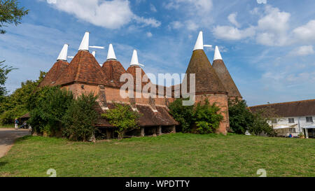 Maisons Oast au Château de Sissinghurst & Gardens, Kent, UK Banque D'Images