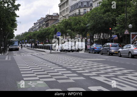 Paris, Busspur - Paris, Bus Lane Banque D'Images
