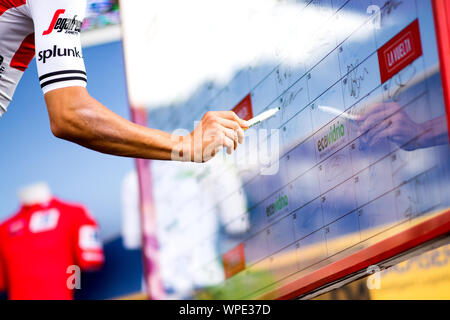 Cudillero, Espagne. Sep 9, 2019. John Degenkolb (Trek Segafredo) lors de la signature de la commande de 'La stge 15e Vuelta a España" (Tour d'Espagne) entre Pravia et La Cubilla grimper le 9 septembre 2019 à Pravia, Espagne. Crédit : David Gato/Alamy Live News Banque D'Images