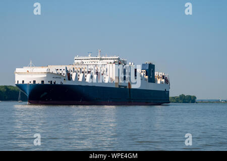 Hambourg, Allemagne - le 25 août 2019 : navire ConRO mer de l'Atlantique à partir de la ligne d'expédition de liste est conduite sur la rivière de l'Elbe à port de Hambourg, Allemagne. Banque D'Images