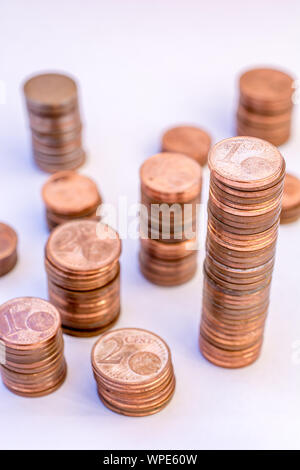 Faites des tours de pièces sur un fond blanc Banque D'Images