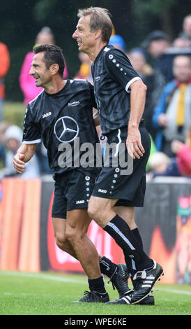 Jubilation Juergen Klinsmann. Pour un match de bienfaisance retourne le 108 fois acteur national Jürgen 000 linsmann après Suhr. La cause de l'organisme de bienfaisance match est l'inauguration de la maison des enfants, K 19, un projet de la fondation Agapedia par K linsman n. GES/football/match de bienfaisance : Équipe Schwaben - Équipe Reste du monde, Football 08.09.2019 Match de bienfaisance/équipe : Schwaben par rapport à l'équipe, Reste du monde, SC Geislingen, Septembre 8, 2019 | dans le monde entier Banque D'Images