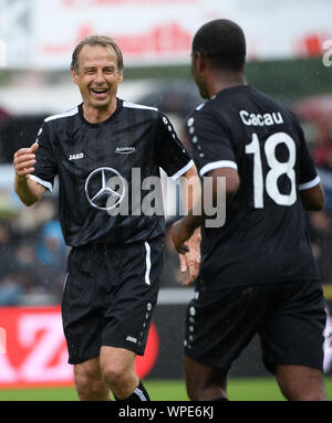 Jürgen Klinsmann, l'équipe de Cacau (Reste du Monde), jubilation, ils applaudissent, ils applaudissent, joie, d'émotion, ils applaudissent, ils applaudissent, heureux, joie, émotions, émotionnel. Pour un match de bienfaisance retourne le 108 fois acteur national Jürgen 000 linsmann après Suhr. La cause de l'organisme de bienfaisance match est l'inauguration de la maison des enfants, K 19, un projet de la fondation Agapedia par K linsman n. GES/football/match de bienfaisance : Équipe Schwaben - Équipe Reste du monde, Football 08.09.2019 Match de bienfaisance/équipe : Schwaben par rapport à l'équipe, Reste du monde, SC Geislingen, Septembre 8, 2019 | dans le monde entier Banque D'Images