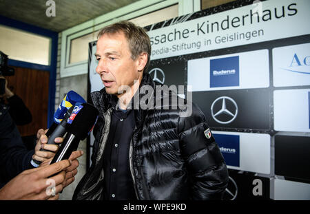 Portrait, portrait, portrait, tête. Jürgen Klinsmann à l'entrevue. Pour un match de bienfaisance retourne le 108 fois acteur national Jürgen 000 linsmann après Suhr. La cause de l'organisme de bienfaisance match est l'inauguration de la maison des enfants, K 19, un projet de la fondation Agapedia par K linsman n. GES/football/match de bienfaisance : Équipe Schwaben - Équipe Reste du monde, Football 08.09.2019 Match de bienfaisance/équipe : Schwaben par rapport à l'équipe, Reste du monde, SC Geislingen, Septembre 8, 2019 | dans le monde entier Banque D'Images