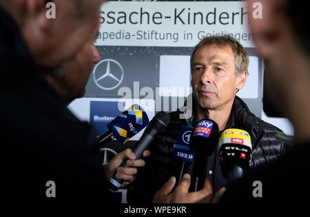 Portrait, portrait, portrait, tête. Jürgen Klinsmann à l'entrevue. Pour un match de bienfaisance retourne le 108 fois acteur national Jürgen 000 linsmann après Suhr. La cause de l'organisme de bienfaisance match est l'inauguration de la maison des enfants, K 19, un projet de la fondation Agapedia par K linsman n. GES/football/match de bienfaisance : Équipe Schwaben - Équipe Reste du monde, Football 08.09.2019 Match de bienfaisance/équipe : Schwaben par rapport à l'équipe, Reste du monde, SC Geislingen, Septembre 8, 2019 | dans le monde entier Banque D'Images