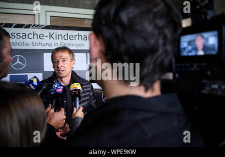 Portrait, portrait, portrait, tête. Jürgen Klinsmann à l'entrevue. Pour un match de bienfaisance retourne le 108 fois acteur national Jürgen 000 linsmann après Suhr. La cause de l'organisme de bienfaisance match est l'inauguration de la maison des enfants, K 19, un projet de la fondation Agapedia par K linsman n. GES/football/match de bienfaisance : Équipe Schwaben - Équipe Reste du monde, Football 08.09.2019 Match de bienfaisance/équipe : Schwaben par rapport à l'équipe, Reste du monde, SC Geislingen, Septembre 8, 2019 | dans le monde entier Banque D'Images