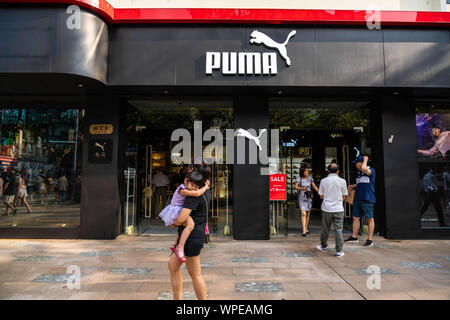 Shanghai, Chine. Sep 7, 2019. Les multinationales allemandes et de chaussures Puma sportswear company store à Shanghai. Crédit : Alex Tai SOPA/Images/ZUMA/Alamy Fil Live News Banque D'Images