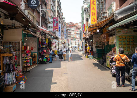 Taipei, Taïwan : Tamsui Old street - un centre-ville à la périphérie de Taipei est un endroit populaire pour les touristes et une grande destination de magasinage Banque D'Images