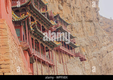 Editorial : DATONG, Shanxi, Chine, le 8 avril 2019 - vue latérale du Temple suspendu près de Datong Banque D'Images