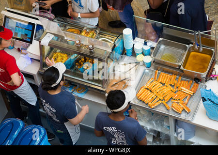 Auntie Anne's bretzels en sortie, à l'intérieur de la lecture Berkshire centre commercial Oracle arcade mall. Royaume-uni (113) Banque D'Images